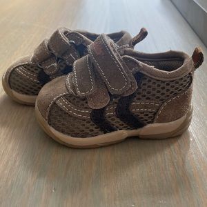 NWOT Genuine Kids Hook & Loop Velcro Shoes
